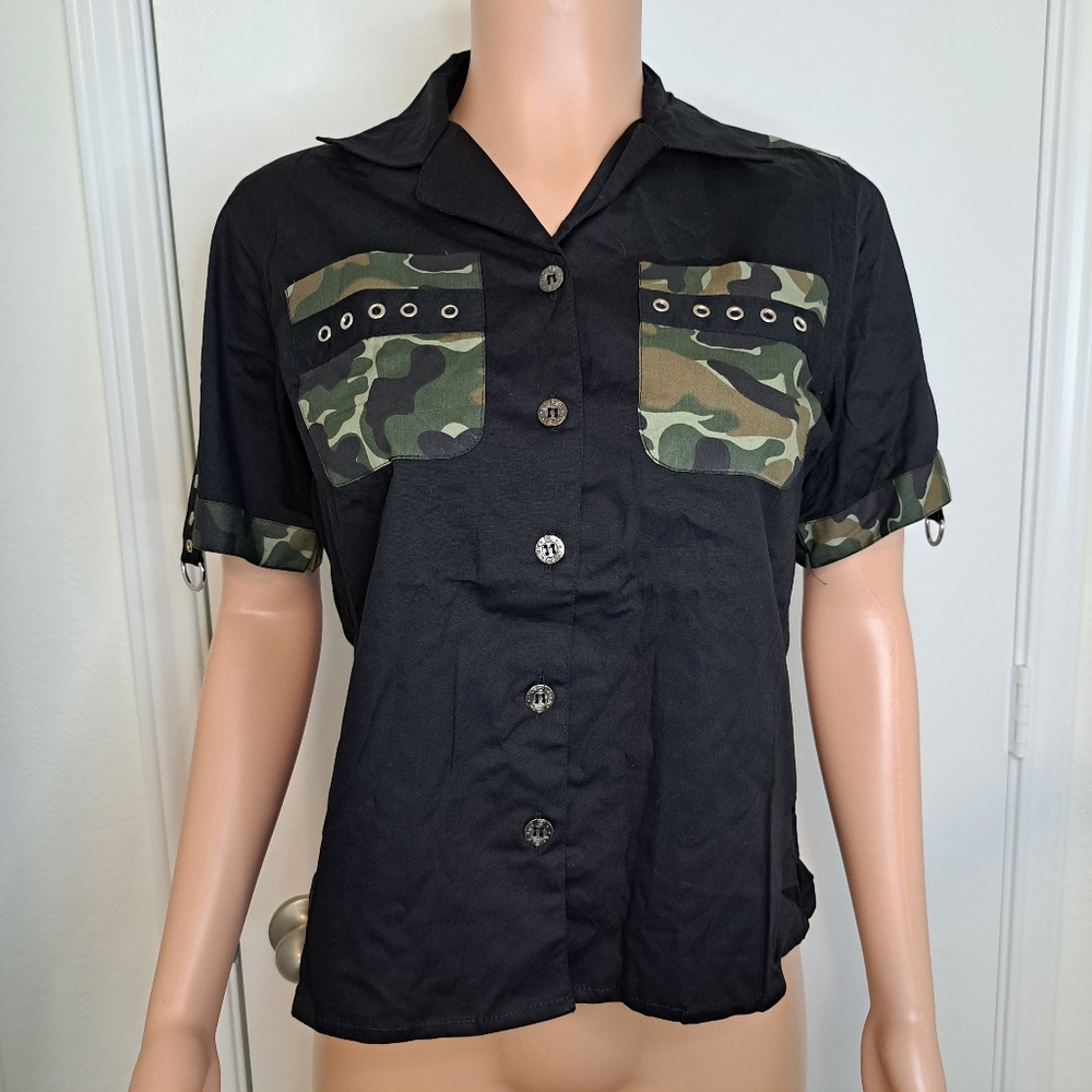 Dead Threads Womens L Shirt Goth Black Camouflage Button Down Short Sleeve